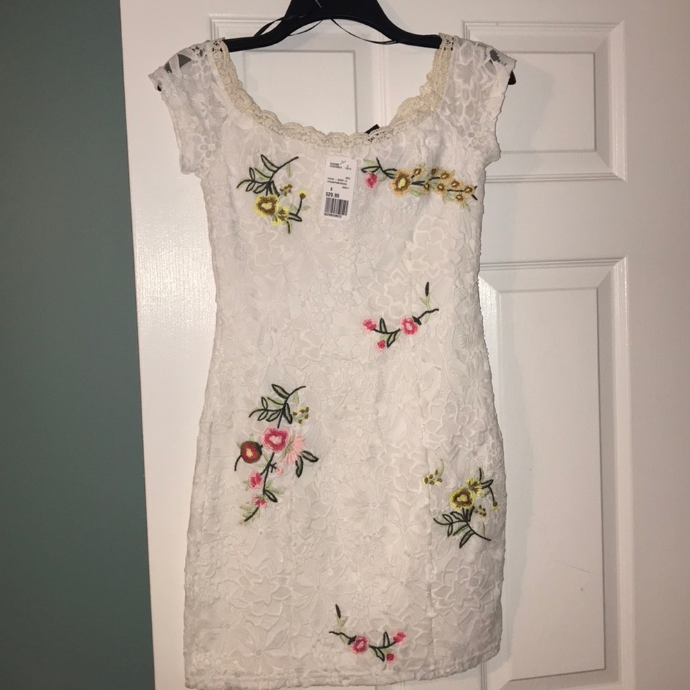 White lace short dress with floral embroidery